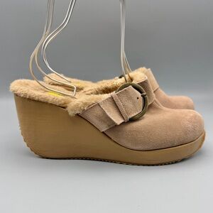 Volatile Suede Faux Fur Lined Platform Clogs Tan Womens Size 8